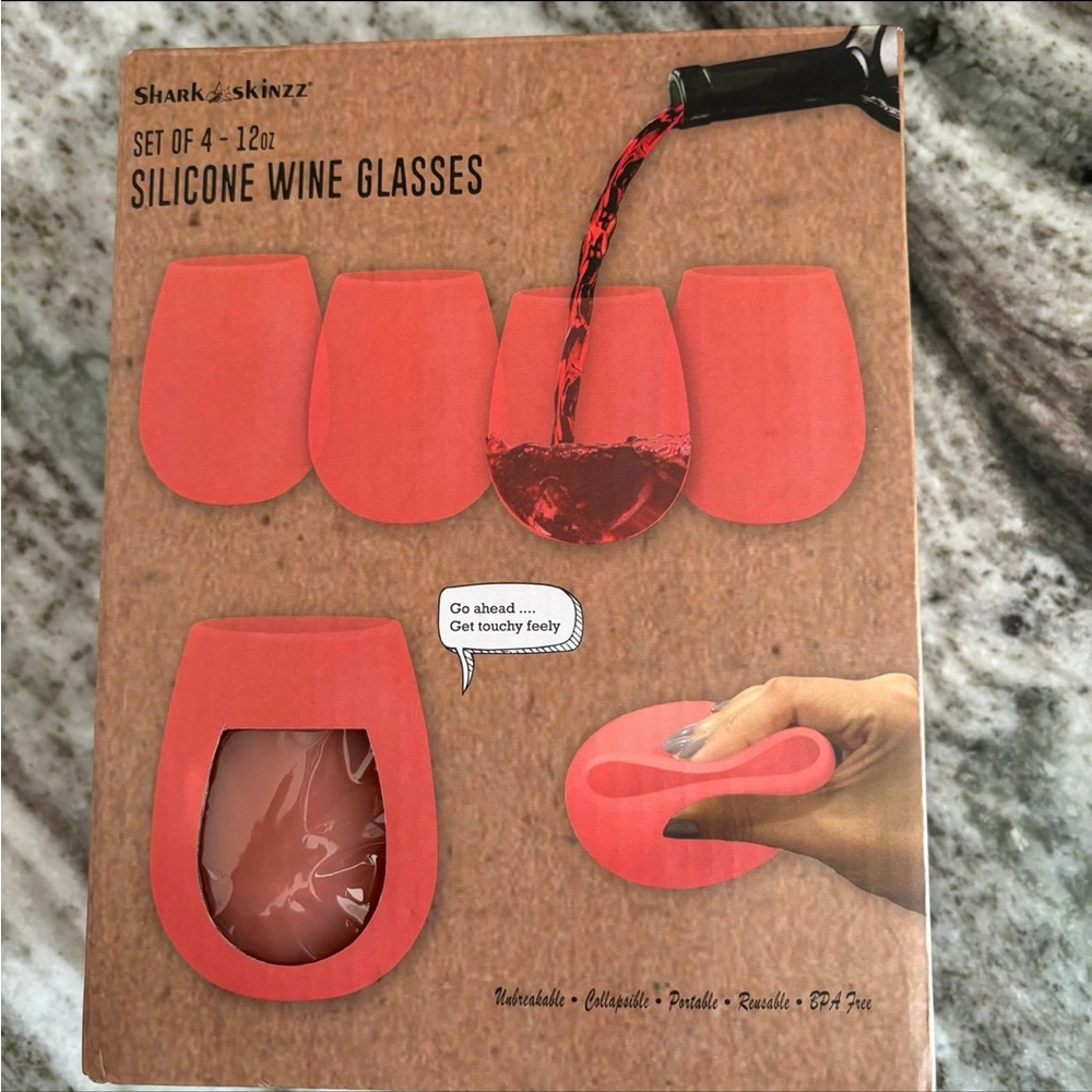 Shark Skinzz Set of 4-12 ounce Silicone Wine Glasses in Red